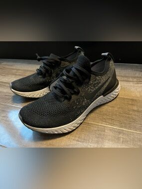 Nike epic react running shoes size 6Y